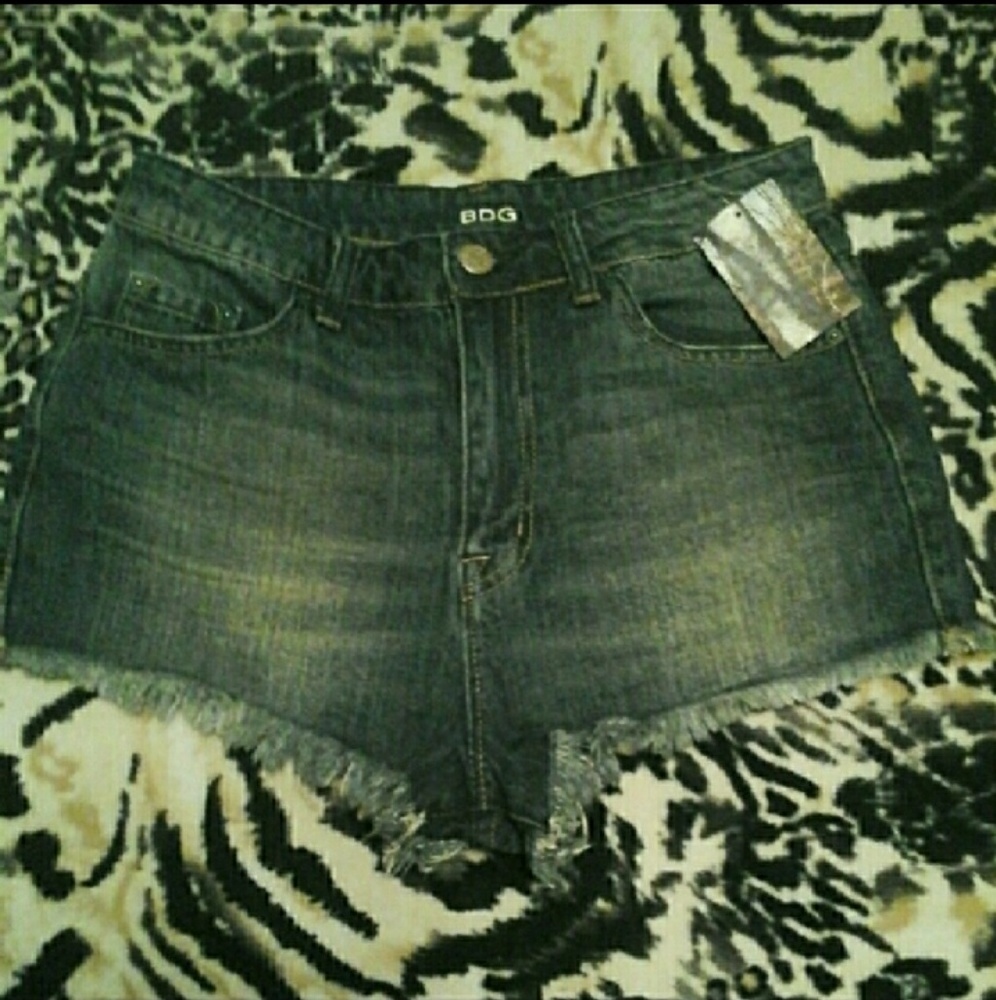 🆕 SUPER HIGH RISE BLUE DENIM CHEEKY SHORTS - Picture 3 of 4